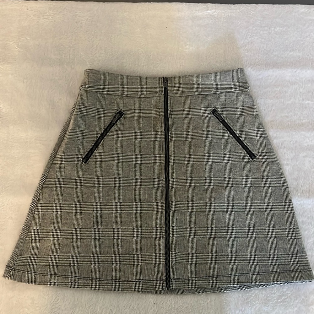 GAP houndstooth mini skirt with zipper front and pockets - size 2